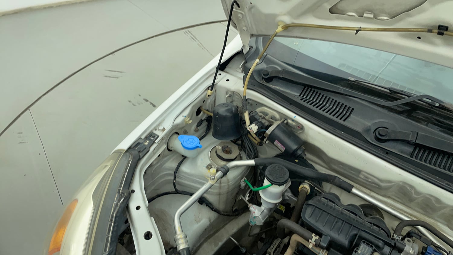 Used 2018 Maruti Suzuki Alto 800 LXi Petrol Manual engine ENGINE RIGHT SIDE HINGE & APRON VIEW