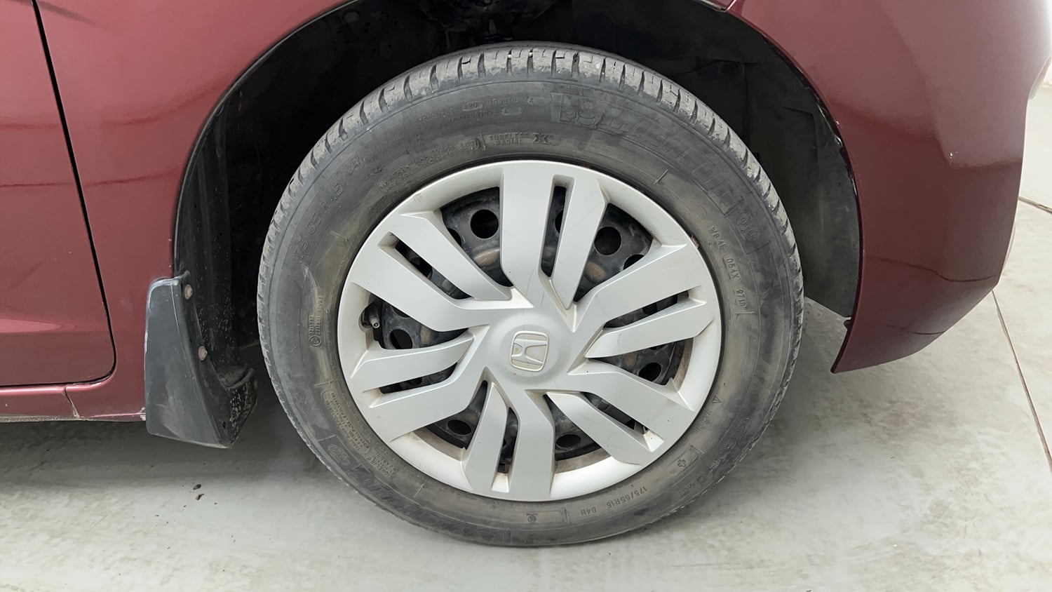 Used 2015 Honda Jazz SV Petrol Petrol Manual tyres RIGHT FRONT TYRE RIM VIEW