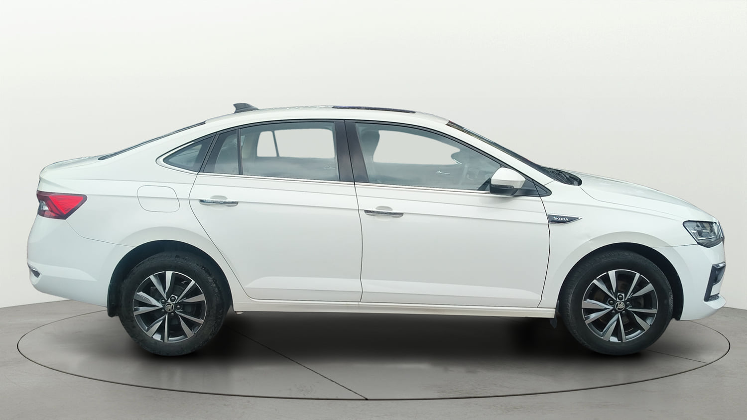 Used 2022 Skoda Slavia Style 1.0L TSI MT Petrol Manual exterior RIGHT SIDE VIEW