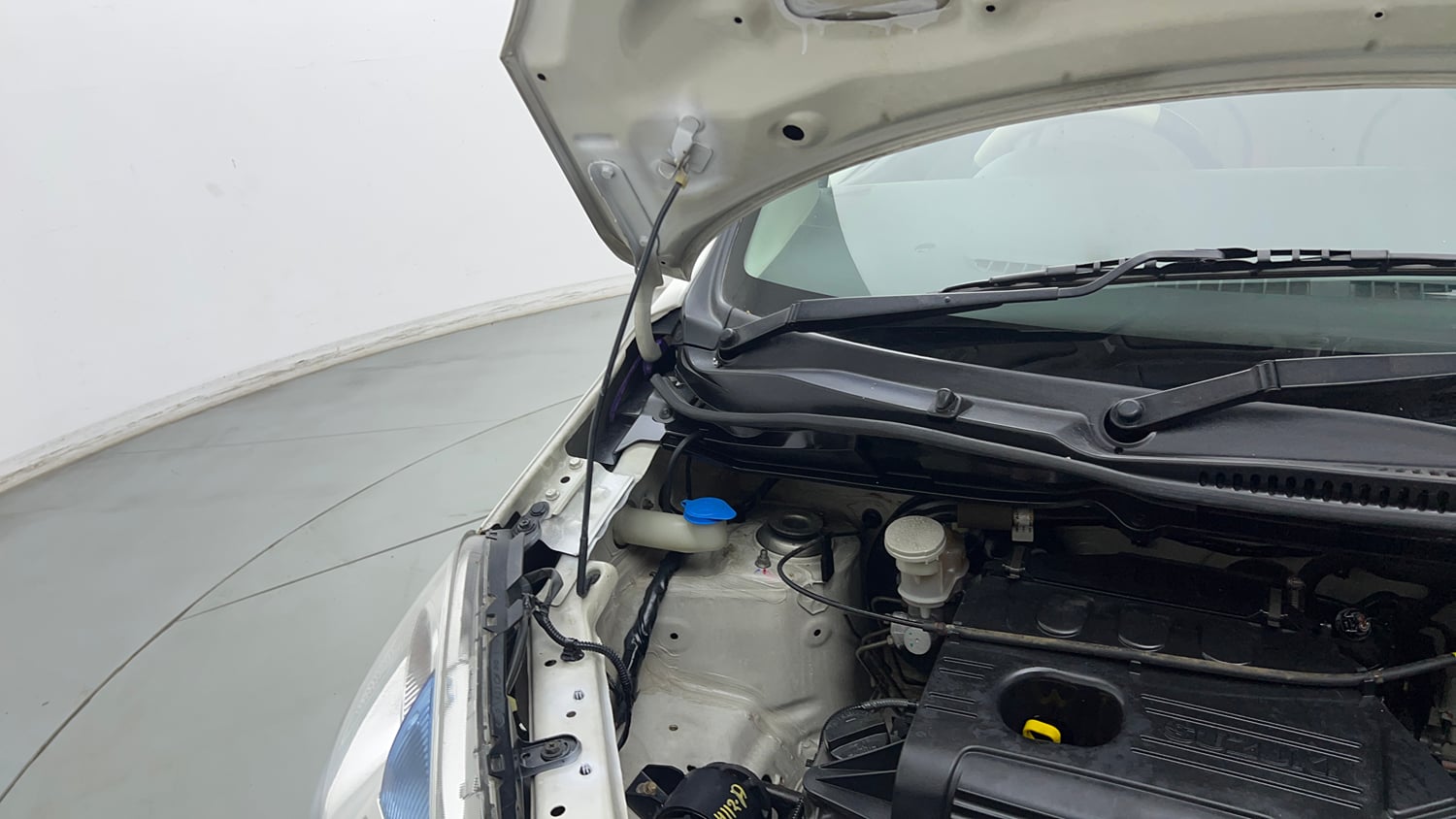 Used 2015 Maruti Suzuki Wagon R VXI Petrol Manual engine ENGINE RIGHT SIDE HINGE & APRON VIEW