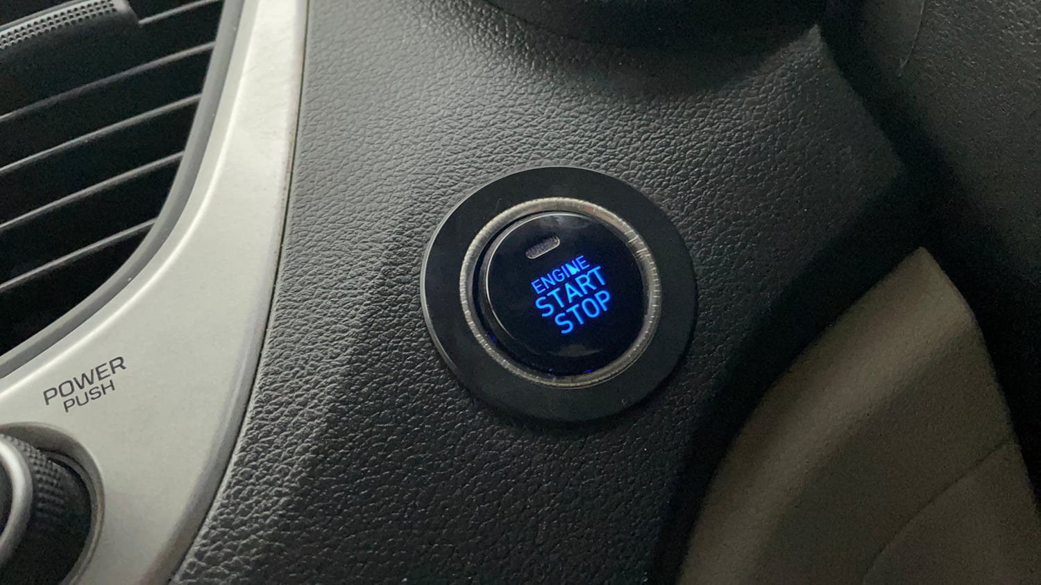 Used 2018 Hyundai Verna SX (O) 1.6 VTVT AT Petrol Automatic top_features Keyless start