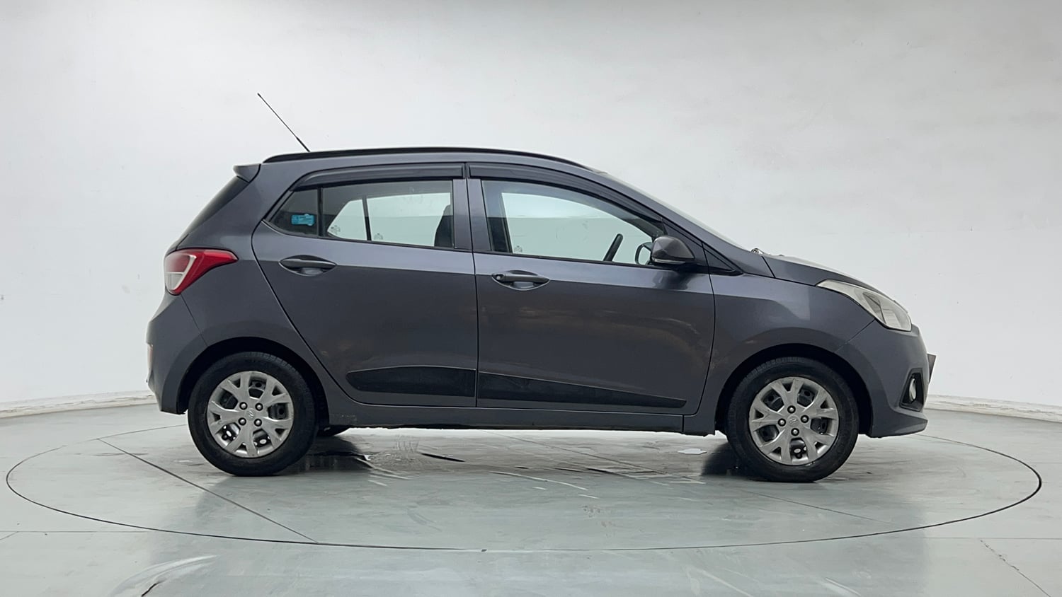 Used 2016 Hyundai Grand i10 Sportz 1.2 Kappa VTVT Petrol Manual exterior RIGHT SIDE VIEW