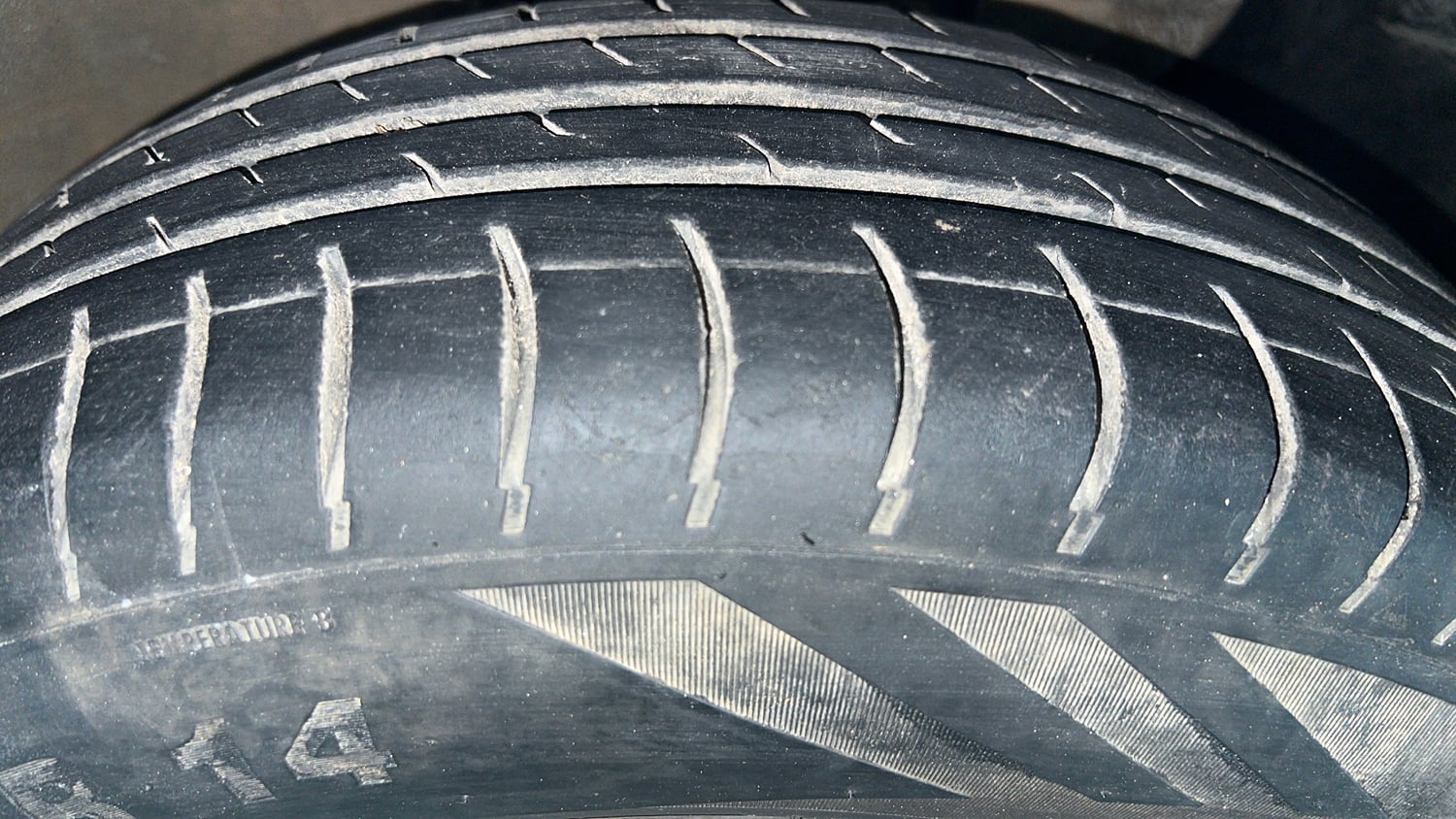 Used 2019 Hyundai Elite i20 Magna Plus 1.2 Petrol Manual tyres RIGHT FRONT TYRE TREAD VIEW