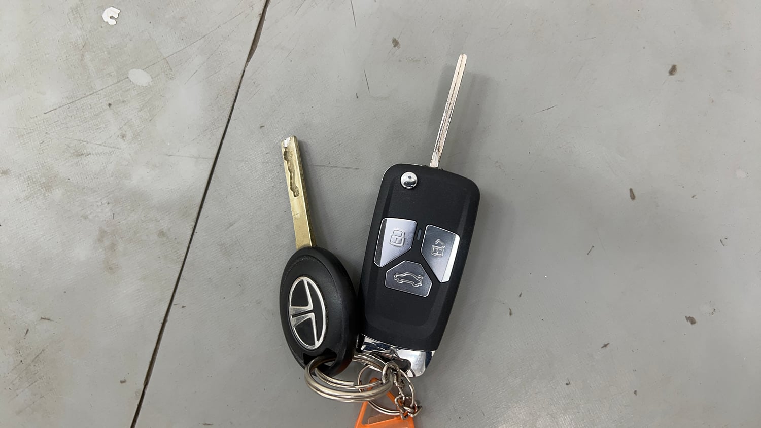 Used 2020 Tata Tiago XZ Plus Petrol Manual extra CAR KEY VIEW