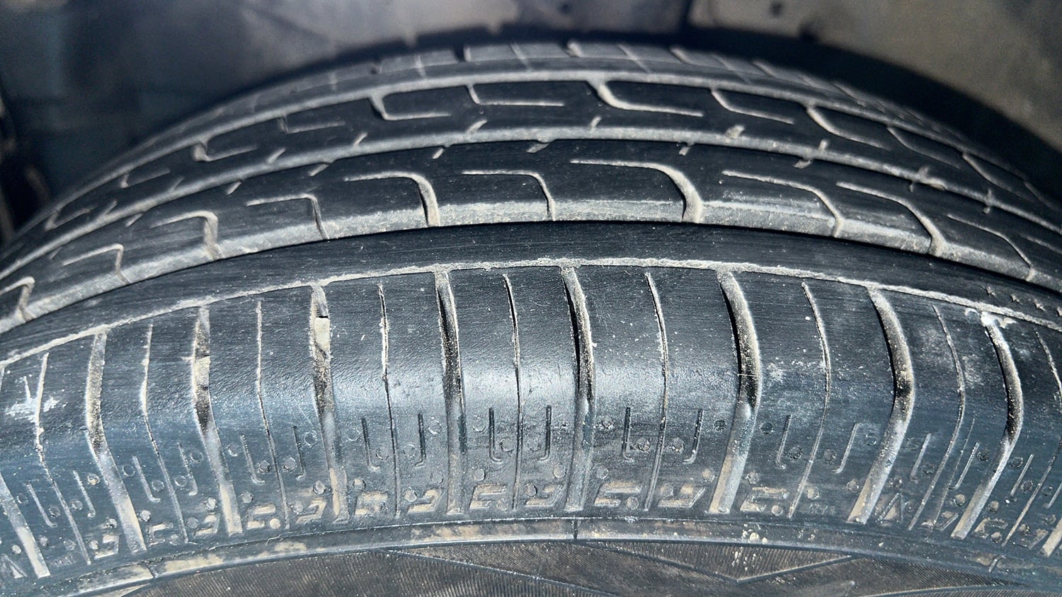 Used 2013 Honda Brio V MT Petrol Manual tyres LEFT FRONT TYRE TREAD VIEW