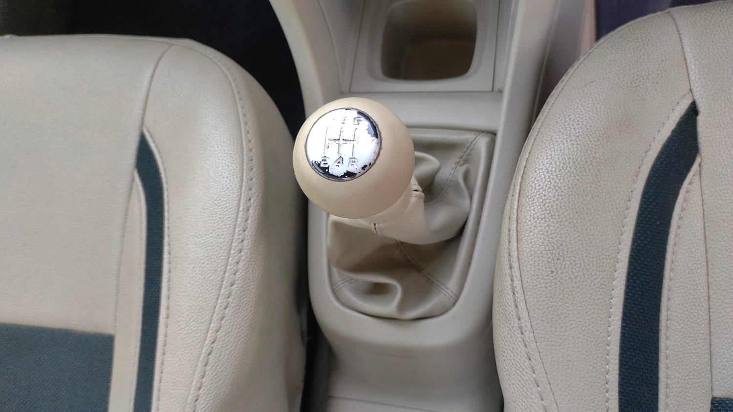 Used 2015 Maruti Suzuki Swift Dzire VXI Petrol Manual interior GEAR  KNOB VIEW