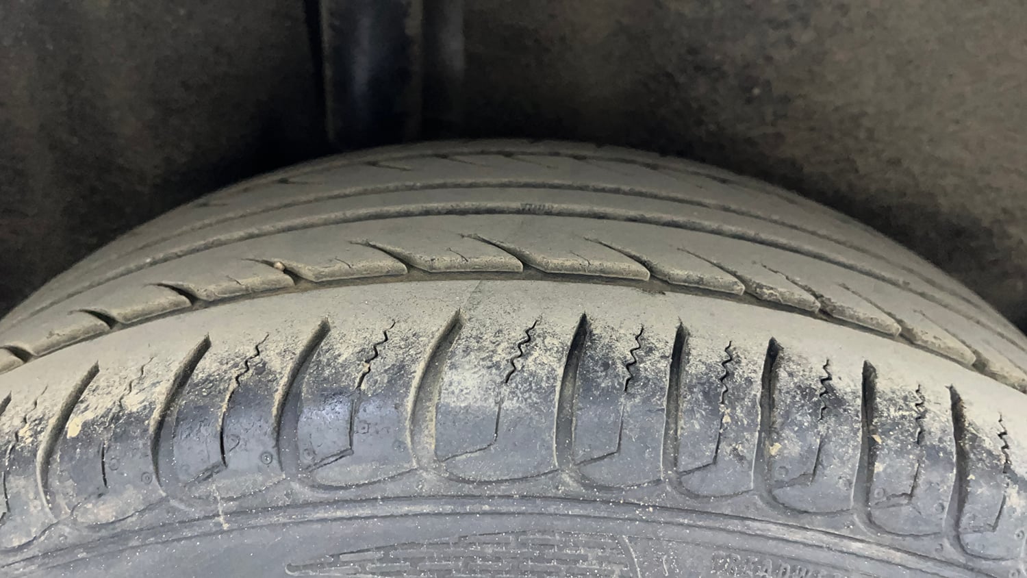 Used 2016 Ford EcoSport Titanium 1.5L Ti-VCT AT Petrol Automatic tyres RIGHT REAR TYRE TREAD VIEW