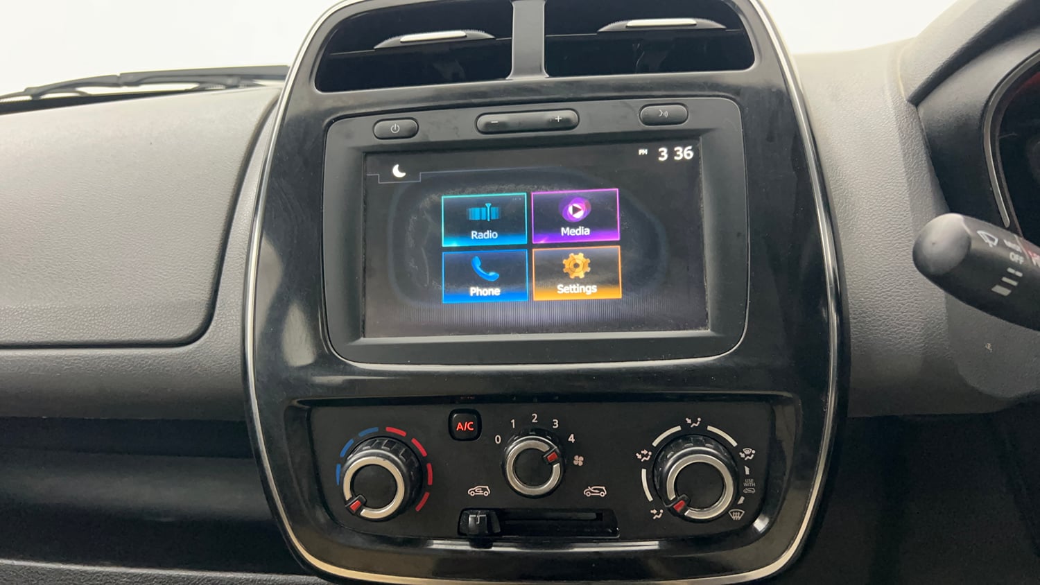 Used 2019 Renault Kwid RXT (O) 1.0 SCE Edition Petrol Manual interior MUSIC SYSTEM & AC CONTROL VIEW