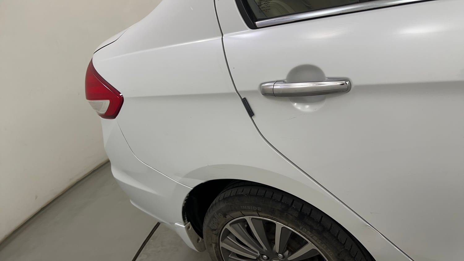 Used 2019 Maruti Suzuki Ciaz Alpha Hybrid 1.5 Petrol Manual dents MINOR SCRATCH