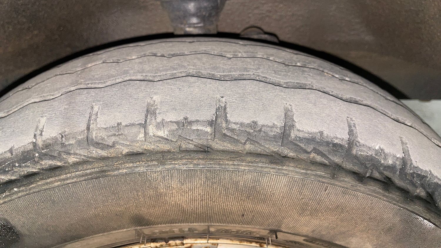 Used 2023 Maruti Suzuki Eeco 5 STR AC Petrol Manual tyres RIGHT FRONT TYRE TREAD VIEW