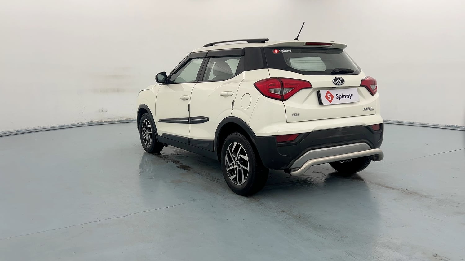 Used 2022 Mahindra XUV 300 W8 (O) 1.2 Petrol Petrol Manual exterior LEFT REAR CORNER VIEW