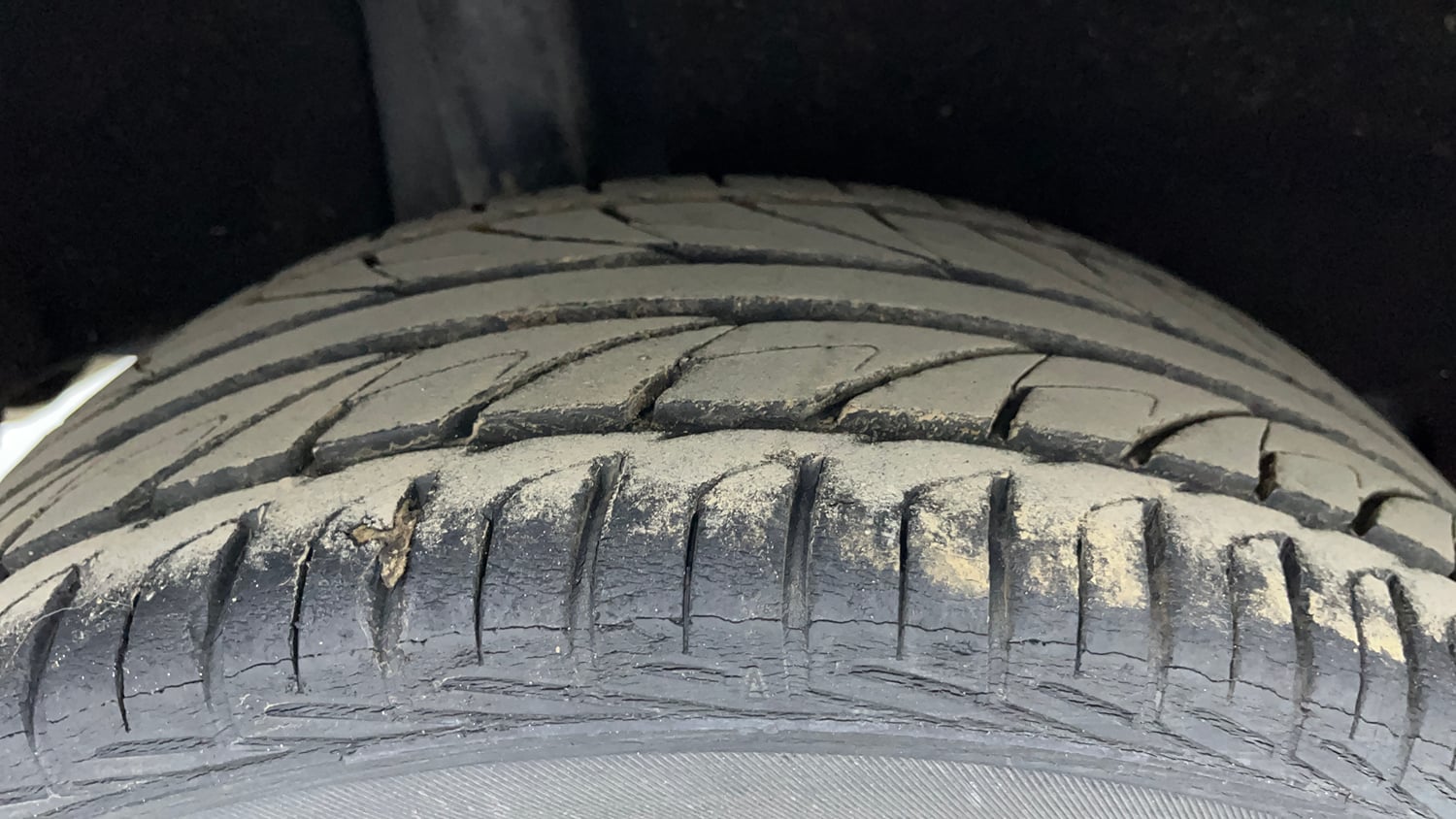 Used 2017 Maruti Suzuki Baleno Zeta 1.2 AT Petrol Automatic tyres RIGHT REAR TYRE TREAD VIEW
