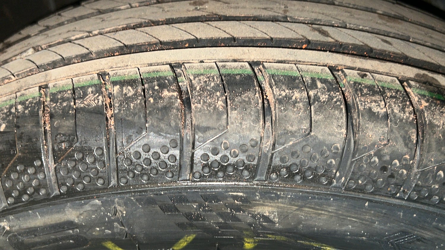 Used 2023 Nissan Magnite XV Petrol Manual tyres RIGHT REAR TYRE TREAD VIEW