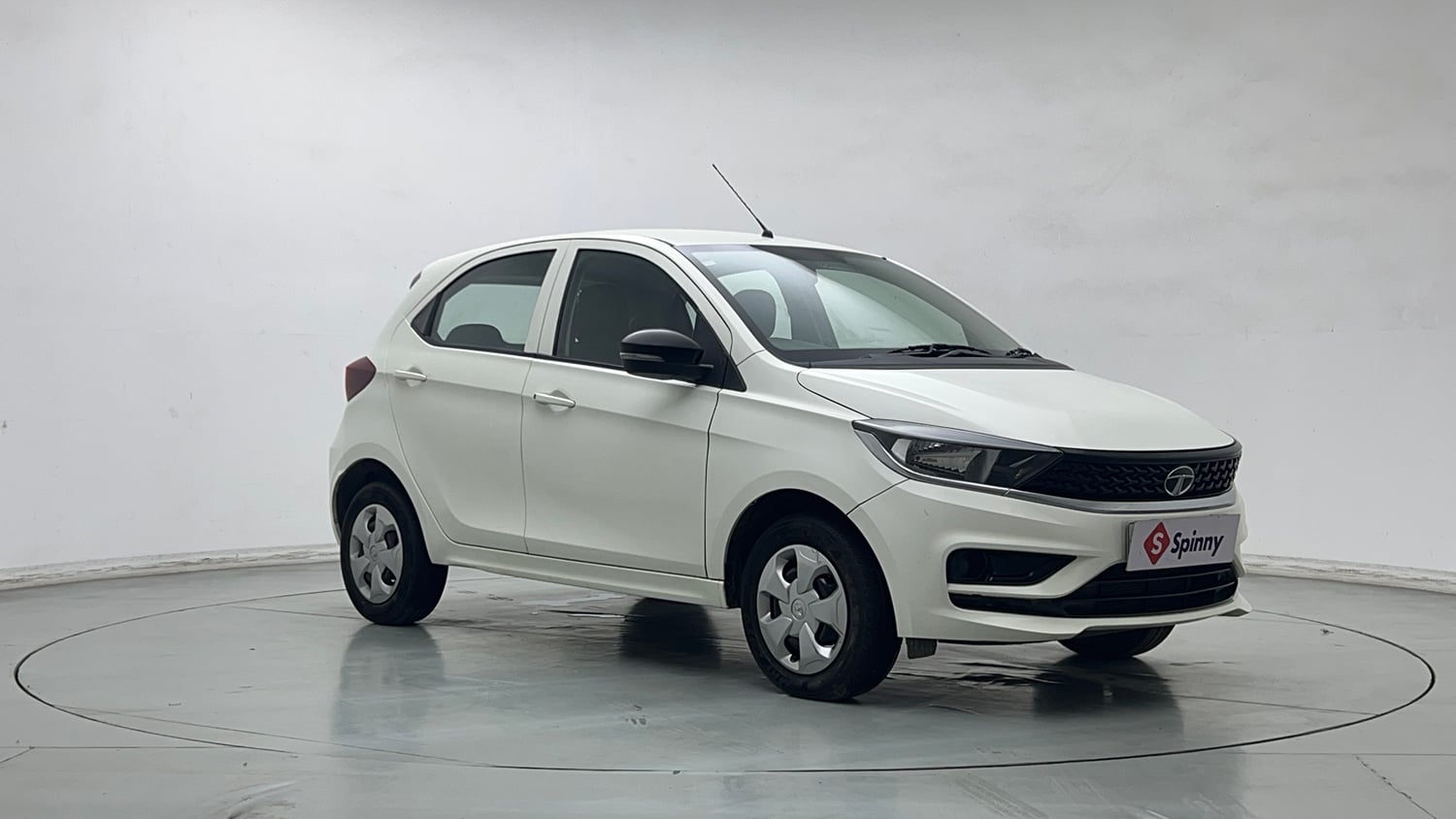 Used 2023 Tata Tiago XT (O) Petrol Manual exterior RIGHT FRONT CORNER VIEW