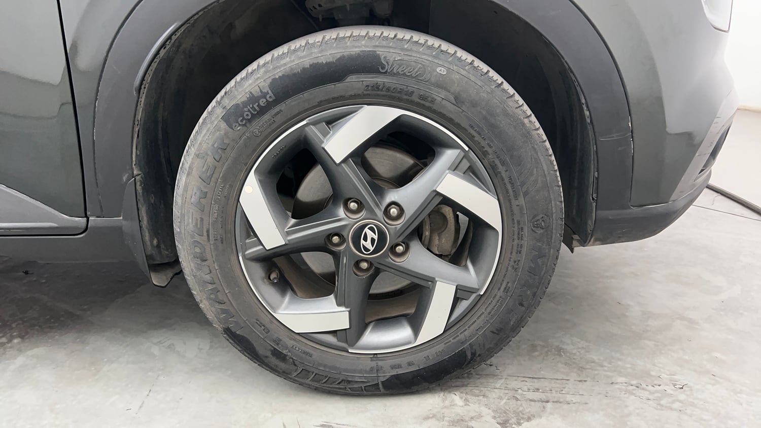 Used 2019 hyundai Venue SX 1.0 (O) Turbo Petrol Petrol Manual tyres RIGHT FRONT TYRE RIM VIEW