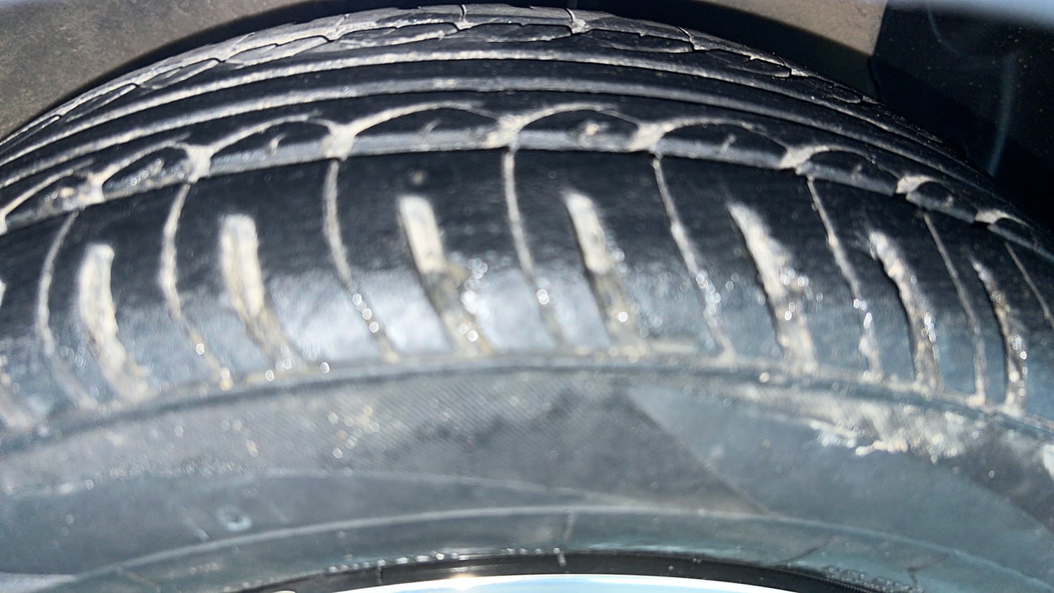 Used 2017 Hyundai Grand i10 Sportz (O) AT 1.2 Kappa VTVT Petrol Automatic tyres RIGHT FRONT TYRE TREAD VIEW