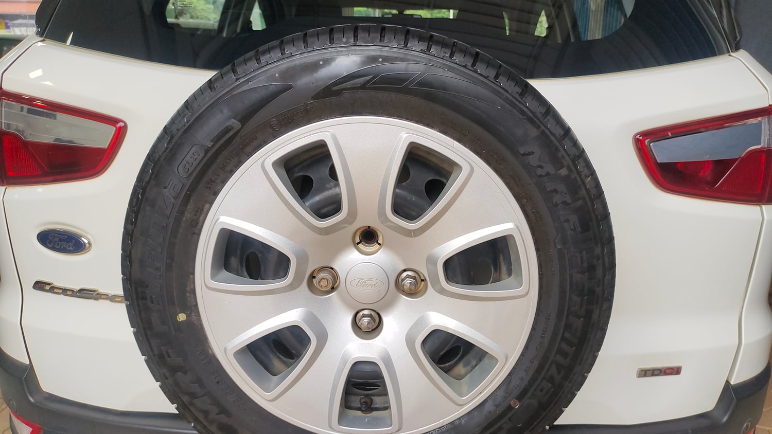 Used 2020 Ford EcoSport Ambiente 1.5L TDCi Diesel Manual tyres SPARE TYRE VIEW