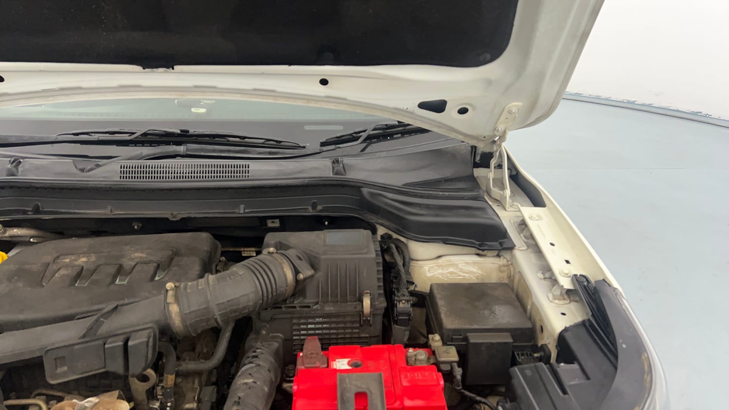 Used 2022 Mahindra XUV 300 W8 (O) 1.2 Petrol Petrol Manual engine ENGINE LEFT SIDE HINGE & APRON VIEW