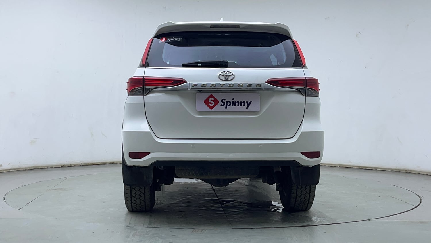 Used 2019 Toyota Fortuner 2.8 4x2 MT Diesel Manual exterior BACK VIEW