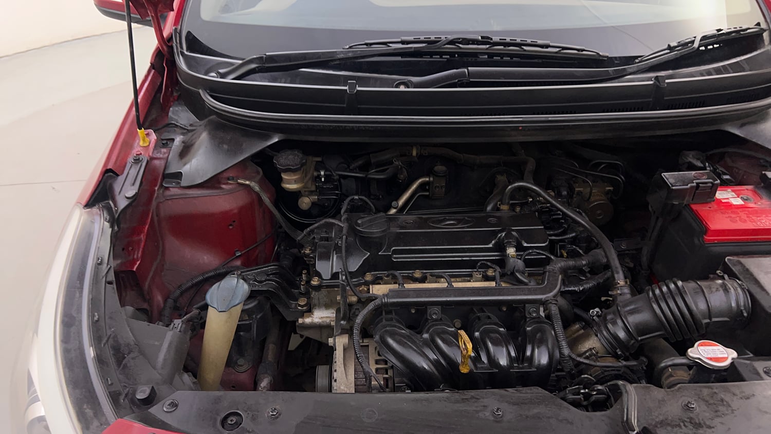 Used 2016 Hyundai Elite i20 Asta 1.2 (O) Petrol Manual engine ENGINE RIGHT SIDE HINGE & APRON VIEW