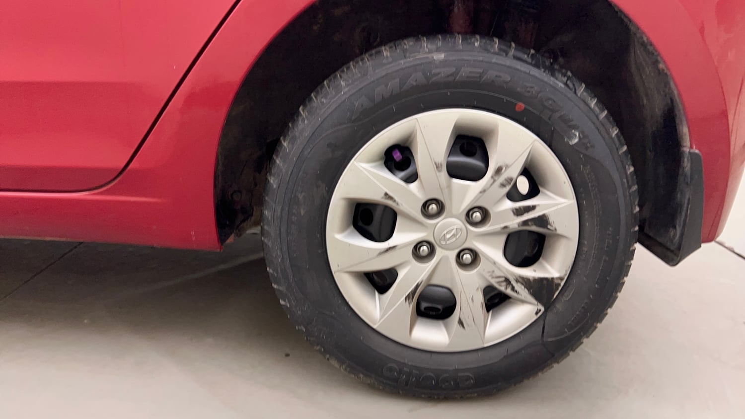 Used 2017 Hyundai Elite i20 Sportz 1.2 Petrol Manual tyres LEFT REAR TYRE RIM VIEW