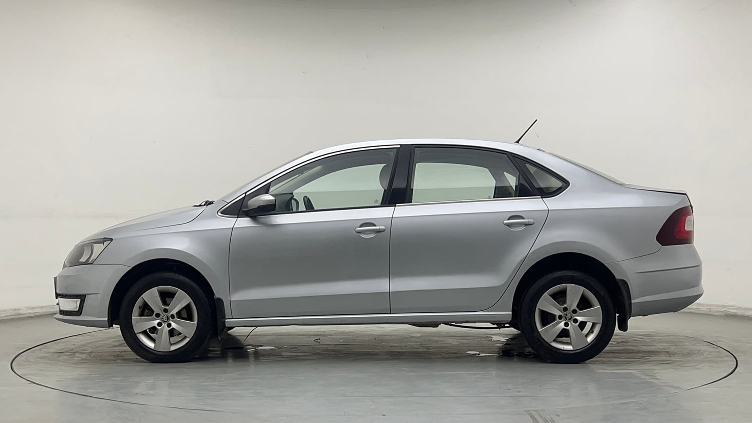 Used 2018 Skoda Rapid Ambition 1.6 MPI AT Petrol Automatic exterior LEFT SIDE VIEW