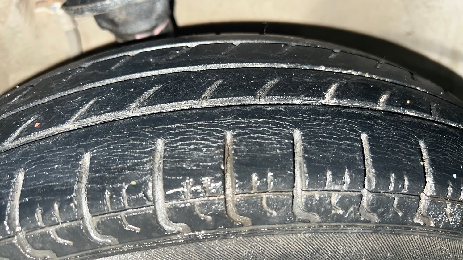 Used 2018 Maruti Suzuki Alto 800 LXi (O) Petrol Manual tyres RIGHT FRONT TYRE TREAD VIEW