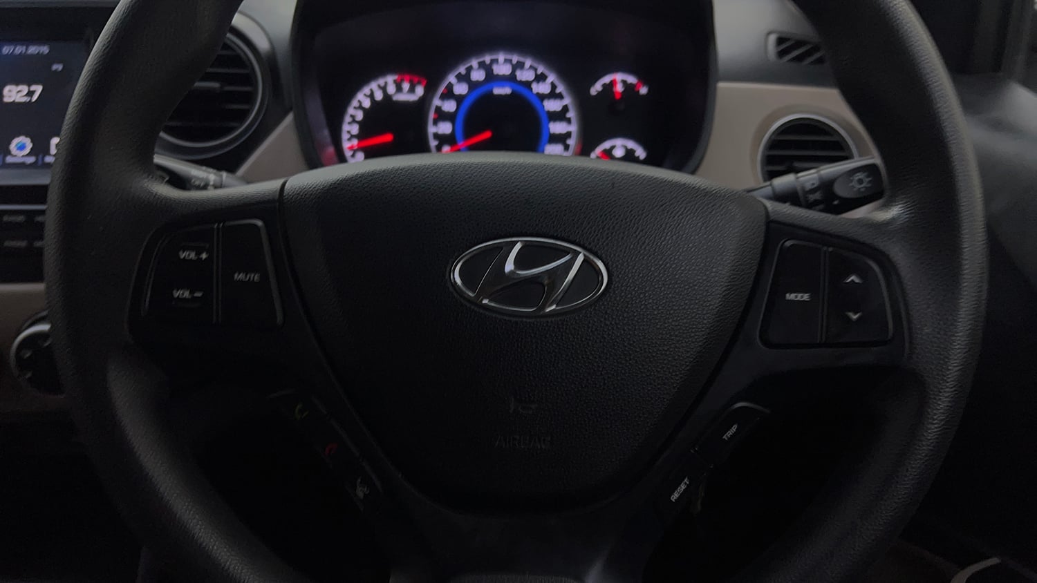 Used 2018 Hyundai Grand i10 Sportz (O) 1.2 Kappa VTVT Petrol Manual top_features Airbags