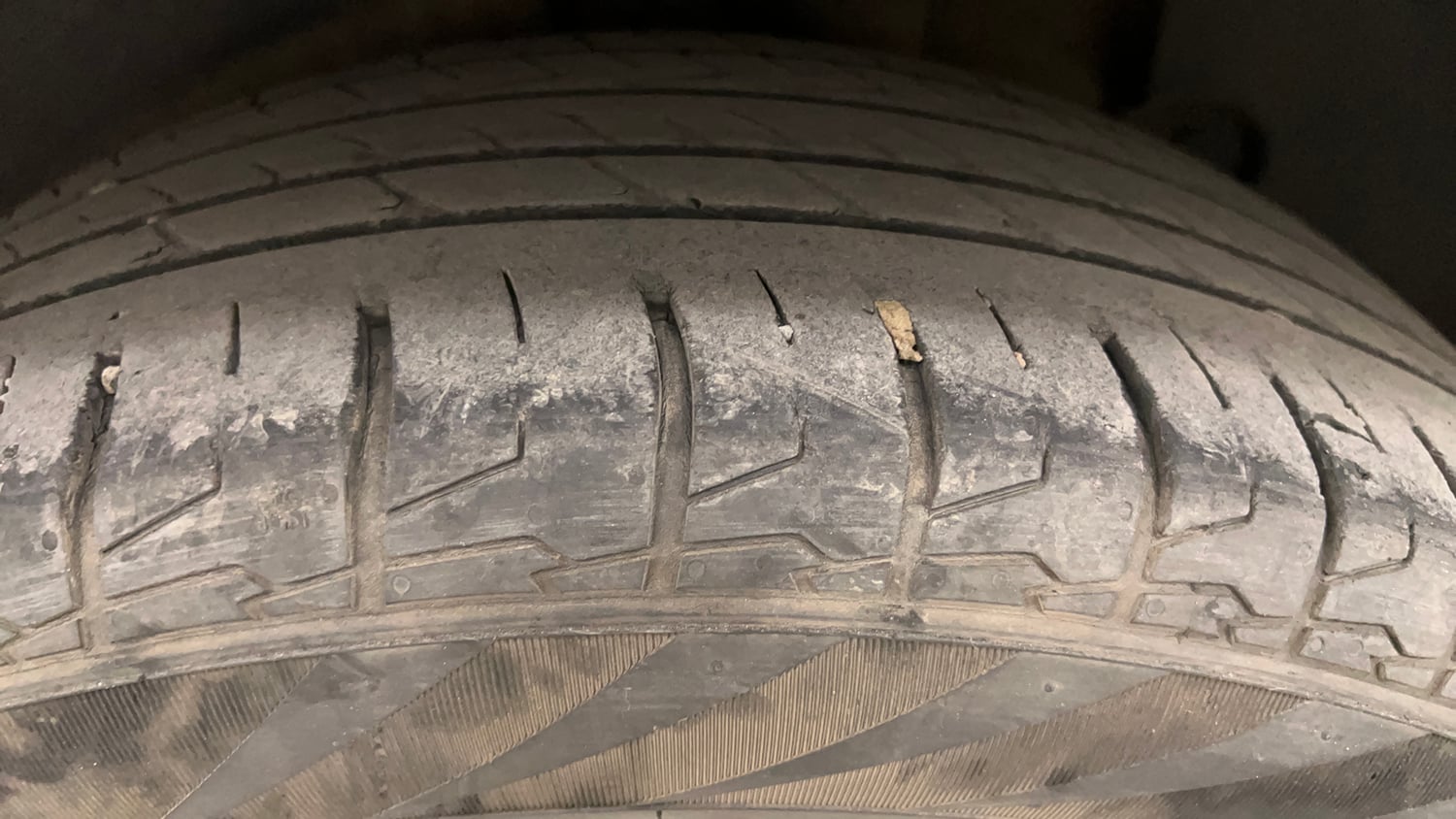 Used 2023 Kia Seltos GTX Plus 1.5 Diesel AT Diesel Automatic tyres LEFT REAR TYRE TREAD VIEW