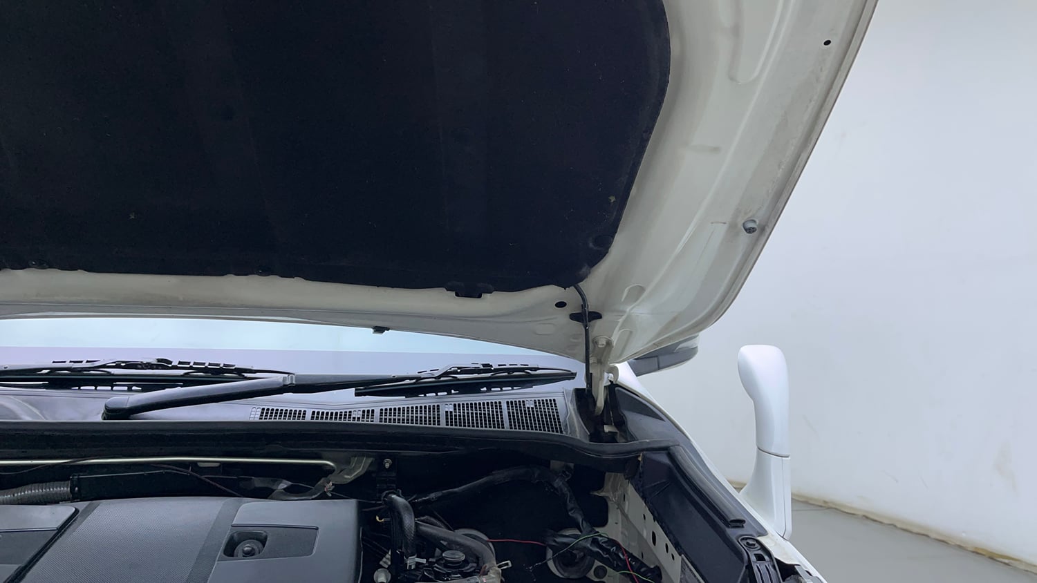 Used 2019 Toyota Fortuner 2.8 4x2 MT Diesel Manual engine ENGINE LEFT SIDE HINGE & APRON VIEW