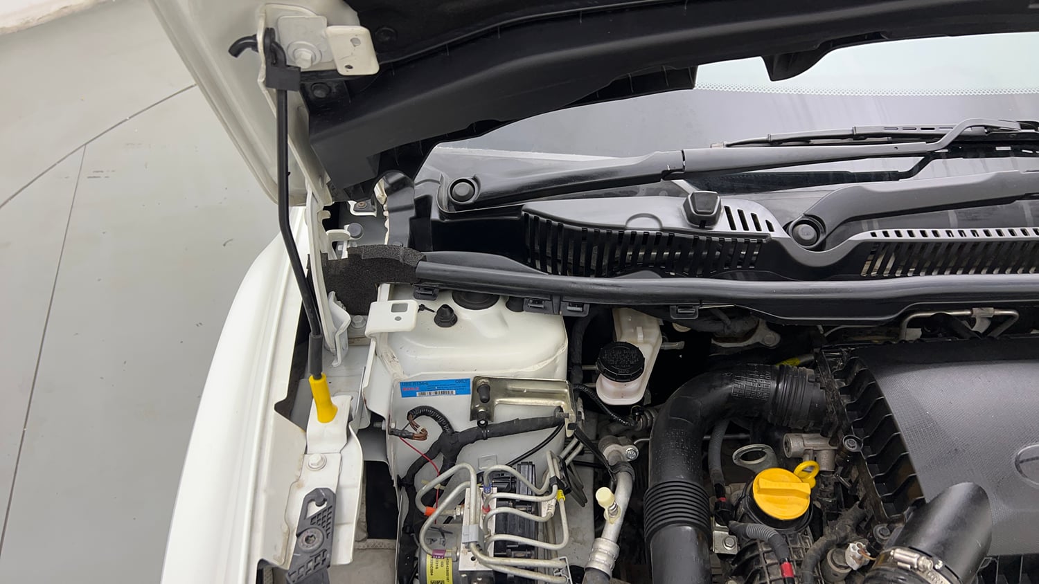 Used 2024 Tata Nexon Pure (S) 1.2 Petrol 6AMT Petrol Automatic engine ENGINE RIGHT SIDE HINGE & APRON VIEW