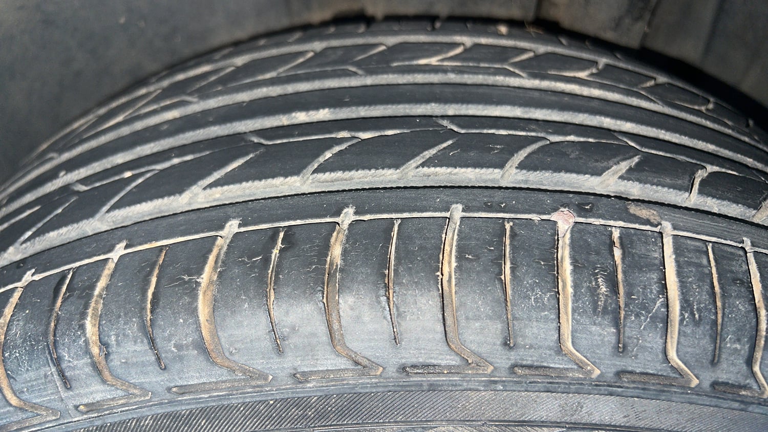 Used 2016 Maruti Suzuki S-Cross Alpha 1.3 Diesel Manual tyres LEFT REAR TYRE TREAD VIEW