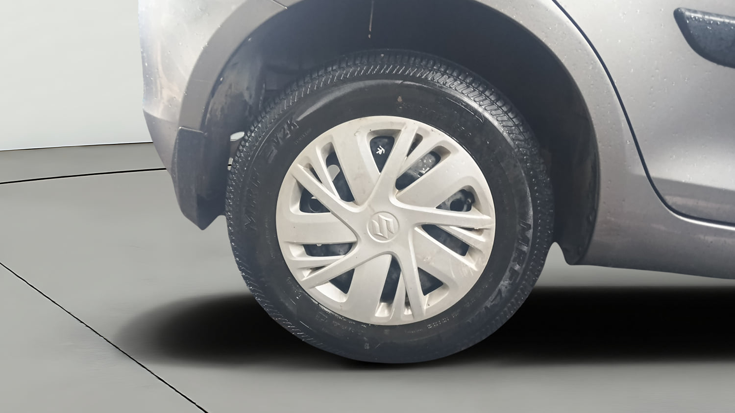 Used 2015 Maruti Suzuki Swift VXi Petrol Manual tyres RIGHT REAR TYRE RIM VIEW