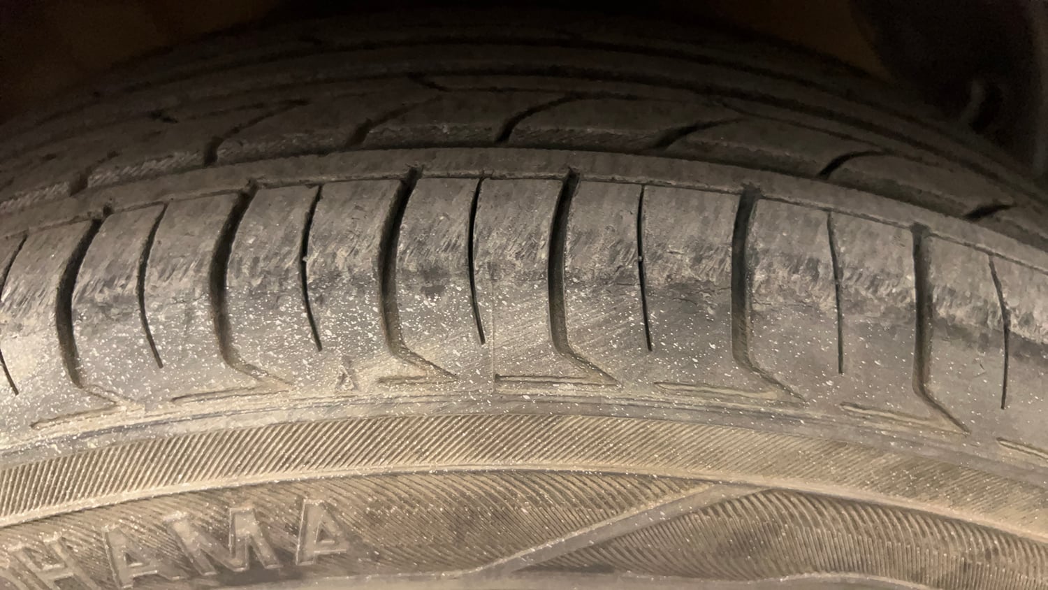 Used 2017 Hyundai Grand i10 Sportz (O) AT 1.2 Kappa VTVT Petrol Automatic tyres RIGHT FRONT TYRE TREAD VIEW