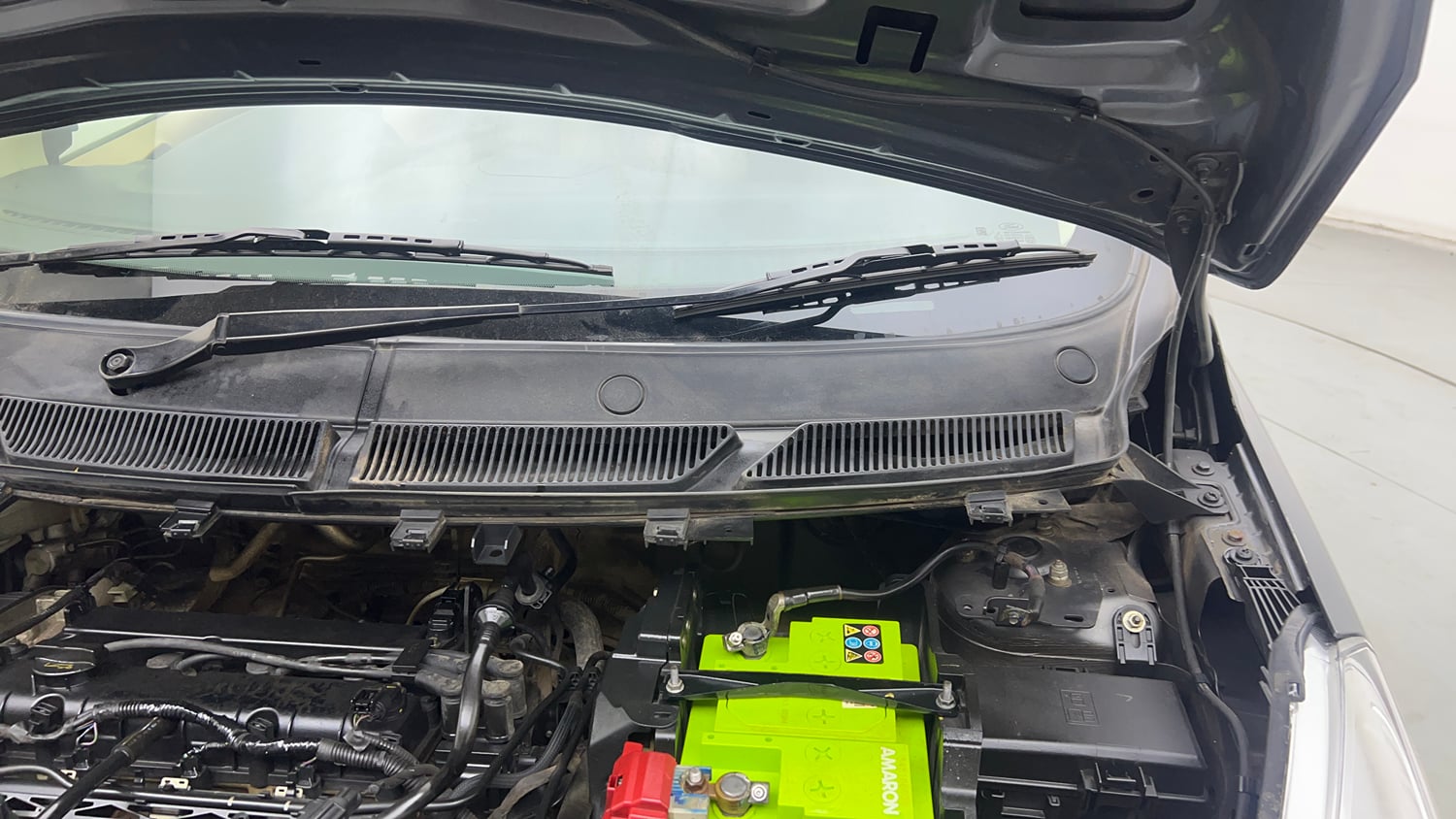 Used 2016 Ford Figo Aspire Trend 1.2 Ti-VCT Petrol Manual engine ENGINE LEFT SIDE HINGE & APRON VIEW