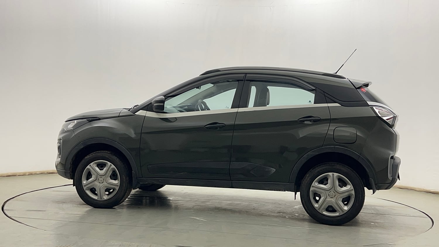 Used 2022 Tata Nexon XM (S) Petrol Manual exterior LEFT SIDE VIEW