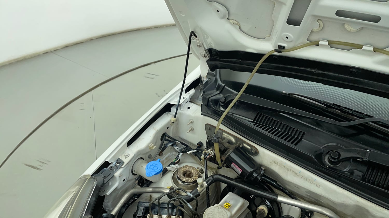 Used 2019 Maruti Suzuki Alto 800 LXi Petrol Manual engine ENGINE RIGHT SIDE HINGE & APRON VIEW