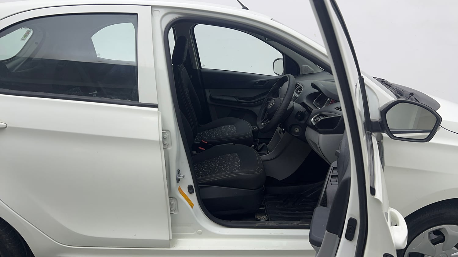Used 2023 Tata Tiago XT (O) Petrol Manual interior RIGHT SIDE FRONT DOOR CABIN VIEW