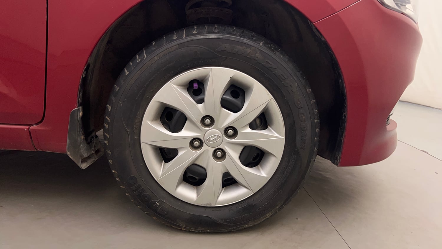 Used 2017 Hyundai Elite i20 Sportz 1.2 Petrol Manual tyres RIGHT FRONT TYRE RIM VIEW