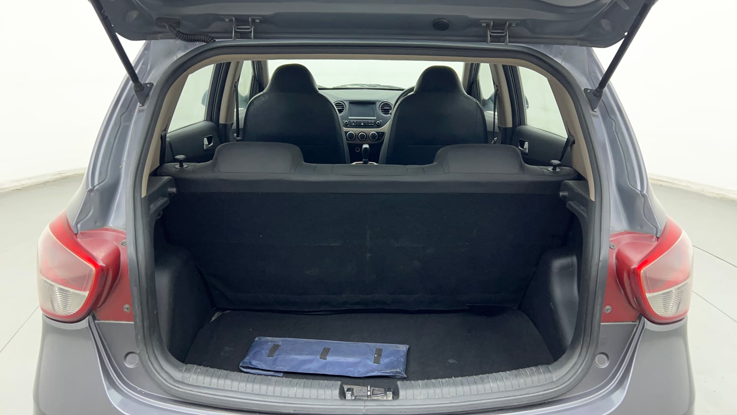 Used 2017 Hyundai Grand i10 Sportz (O) AT 1.2 Kappa VTVT Petrol Automatic interior DICKY INSIDE VIEW
