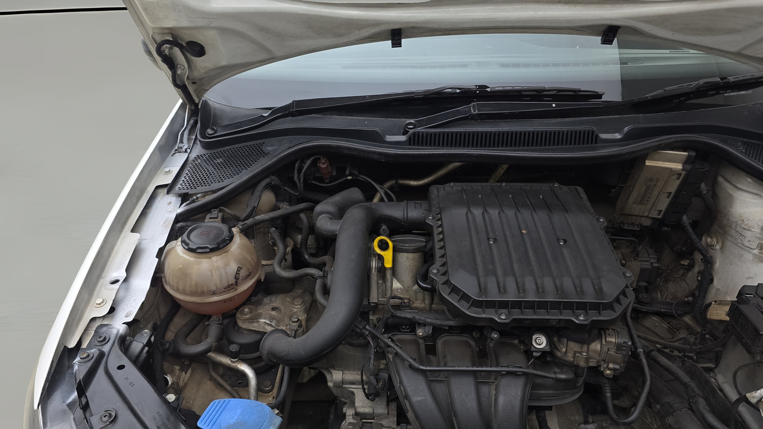Used 2018 Volkswagen Polo Highline Plus 1.0 (P) 16 Alloy Petrol Manual engine ENGINE RIGHT SIDE VIEW