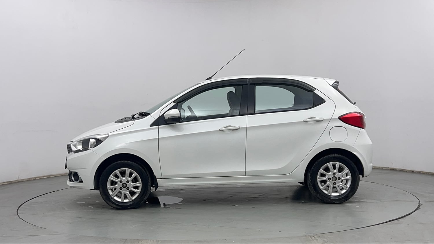 Used 2018 Tata Tiago Revotron XZ Petrol Manual exterior LEFT SIDE VIEW