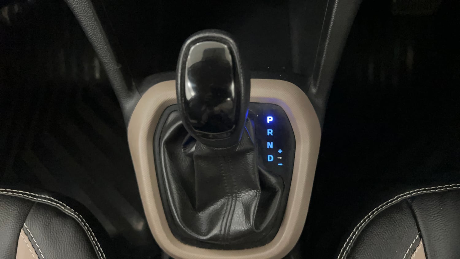 Used 2017 Hyundai Grand i10 Sportz (O) AT 1.2 Kappa VTVT Petrol Automatic interior GEAR  KNOB VIEW