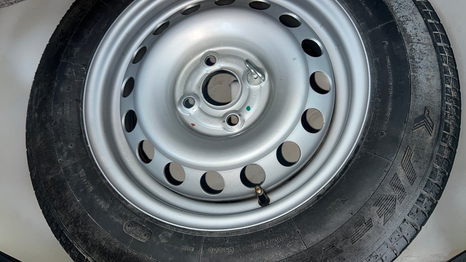 Used 2016 Maruti Suzuki Swift Lxi (O) Petrol Manual tyres SPARE TYRE VIEW