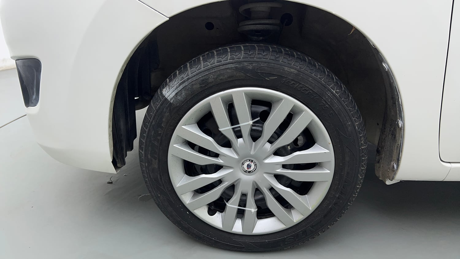 Used 2015 Maruti Suzuki Wagon R VXI Petrol Manual tyres LEFT FRONT TYRE RIM VIEW