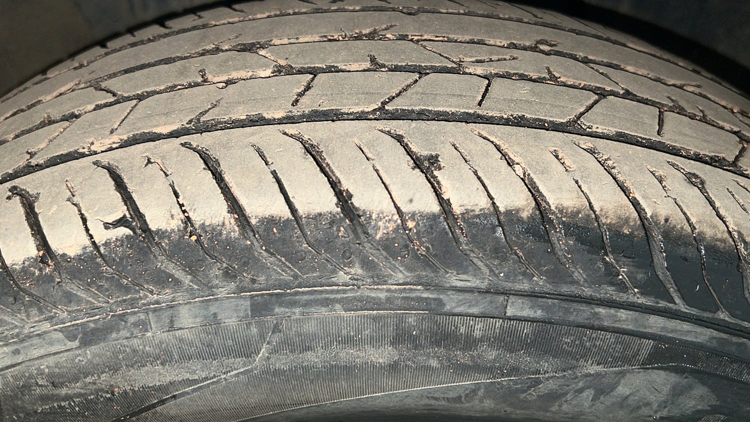 Used 2023 Nissan Magnite XV Petrol Manual tyres RIGHT FRONT TYRE TREAD VIEW