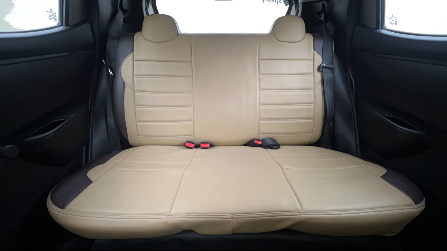 Used 2019 Renault Kwid RXT (O) 1.0 SCE Edition Petrol Manual interior REAR SEAT CONDITION VIEW