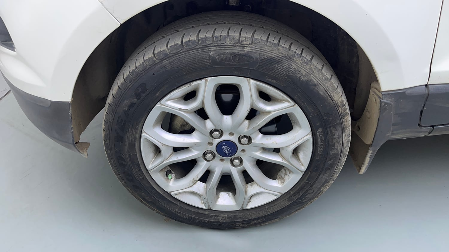 Used 2016 Ford EcoSport Titanium 1.5L Ti-VCT AT Petrol Automatic tyres LEFT FRONT TYRE RIM VIEW