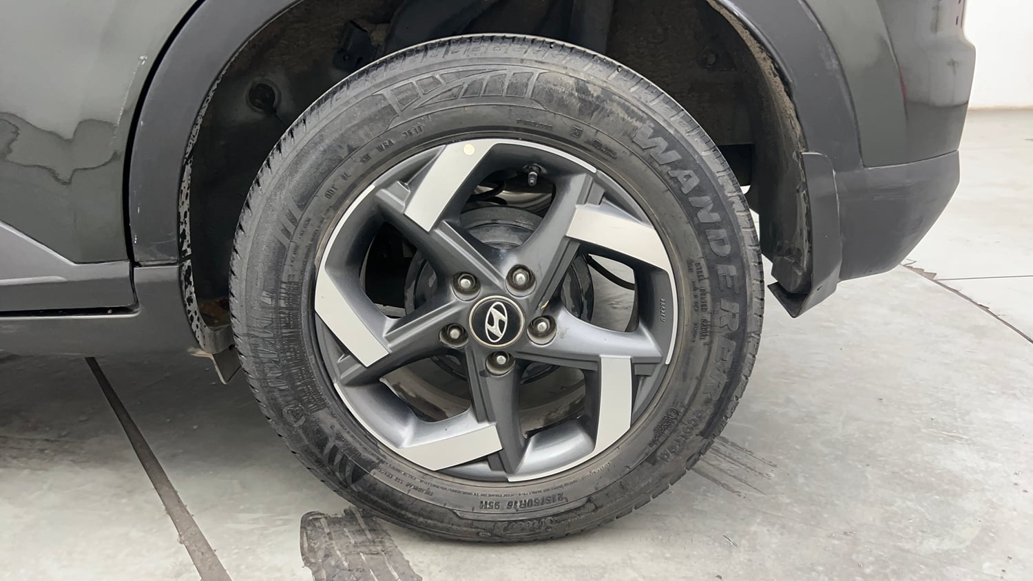 Used 2019 hyundai Venue SX 1.0 (O) Turbo Petrol Petrol Manual tyres LEFT REAR TYRE RIM VIEW