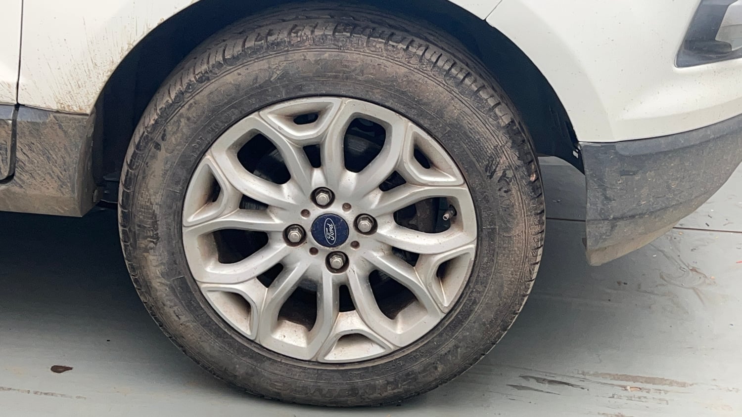 Used 2015 Ford EcoSport Titanium 1.0 Ecoboost (Opt) Petrol Manual tyres RIGHT FRONT TYRE RIM VIEW